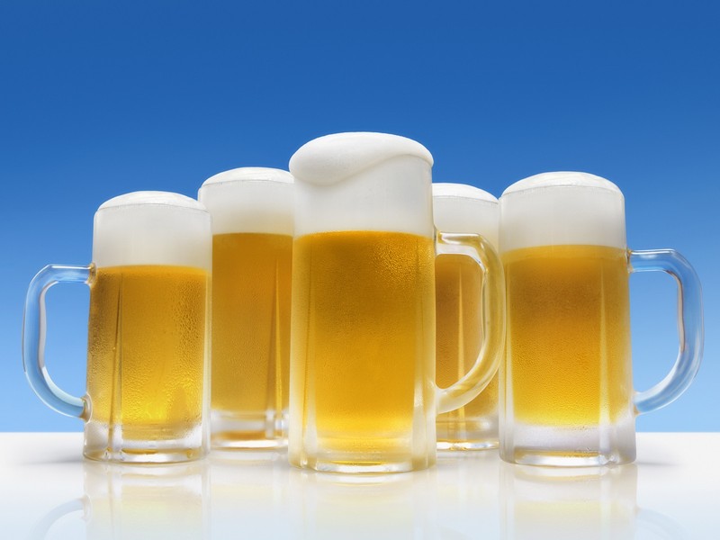 JW001_350A_Five_glasses_of_Foamy_Beer.jpg